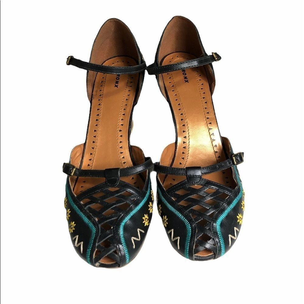 Bronx Mia Embroidered Pump / Wedge - Picture 3 of 8